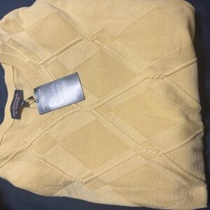 Roundtree & Yorke V-Neck Sweater in Yellow